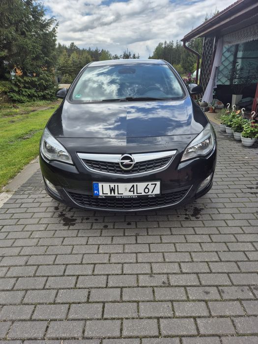Opel Astra P-J rok produkcji 2012