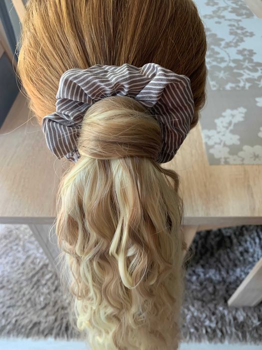 Samodzielnie doczepiany kucyk falisty mix ciemny jasny blond HITsezonu