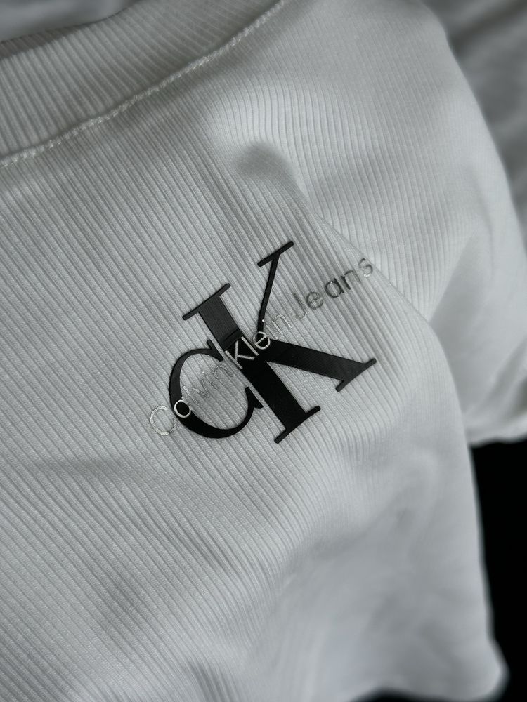 Топ Calvin Klein, футболка Calvin Klein, укорочена футболка