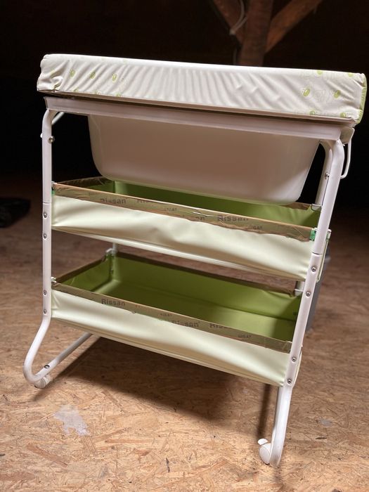 Przewijak z wanienką i schowkiem