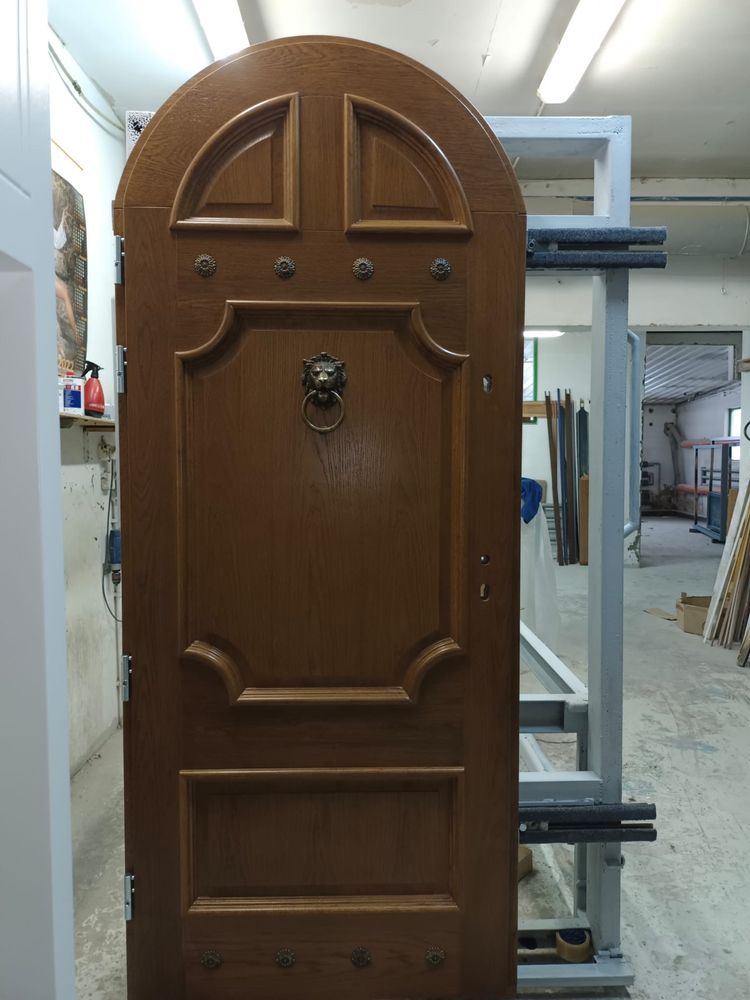 Drzwi zewnętrzne drewniane
