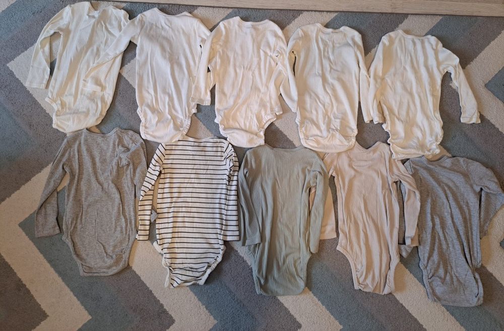 Zestaw 10 szt. prążkowanych body z H&M, rozm. 98