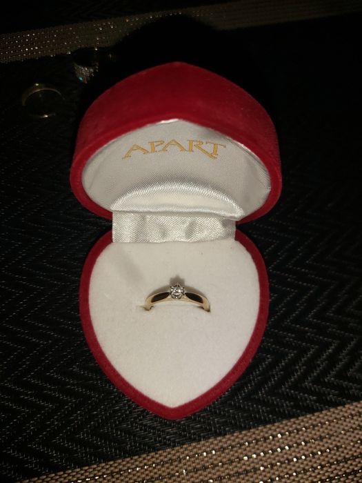 Pierścionek z diamentem 585