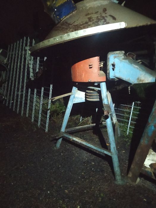 Gniotownik-kweczownik-srutownik bąk