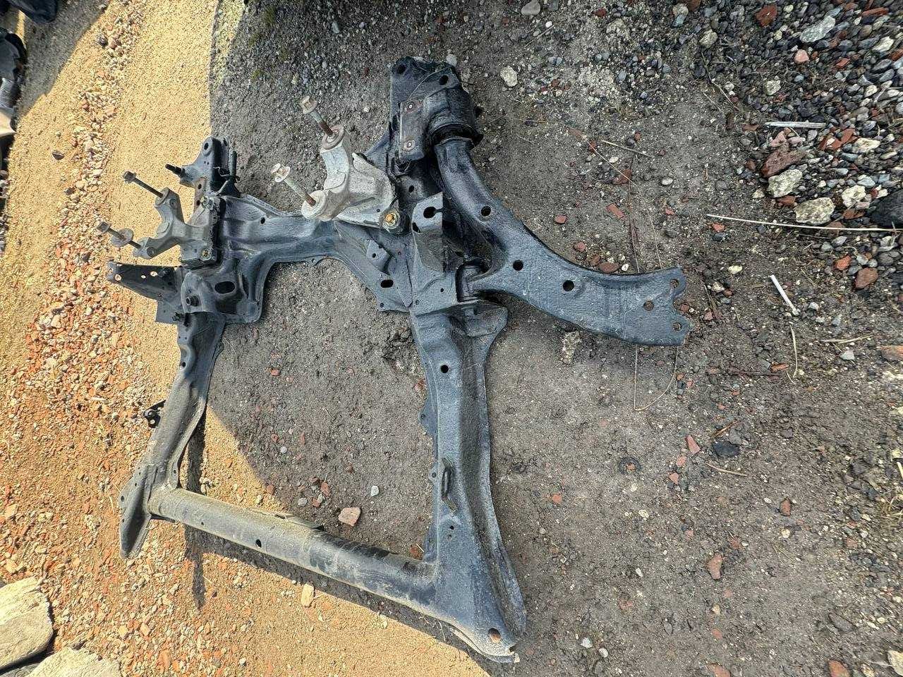 Передній Підрамник до Honda CR-V 3