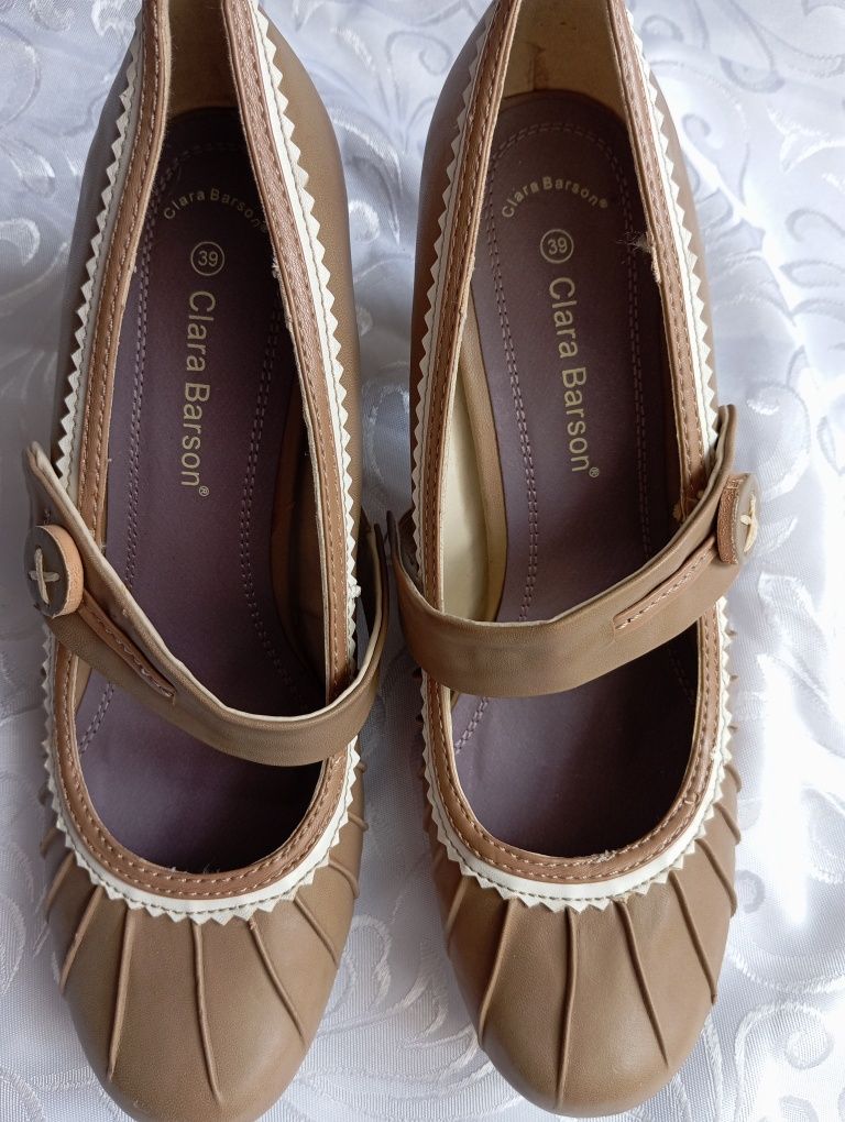 Buty damskie rozm.39  Clara Barson CCC nowe