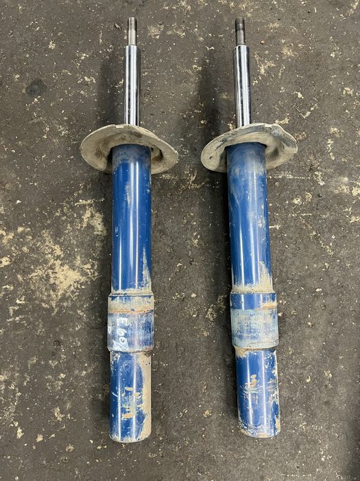 Стойки передні е60 е61  Амортизатори передні