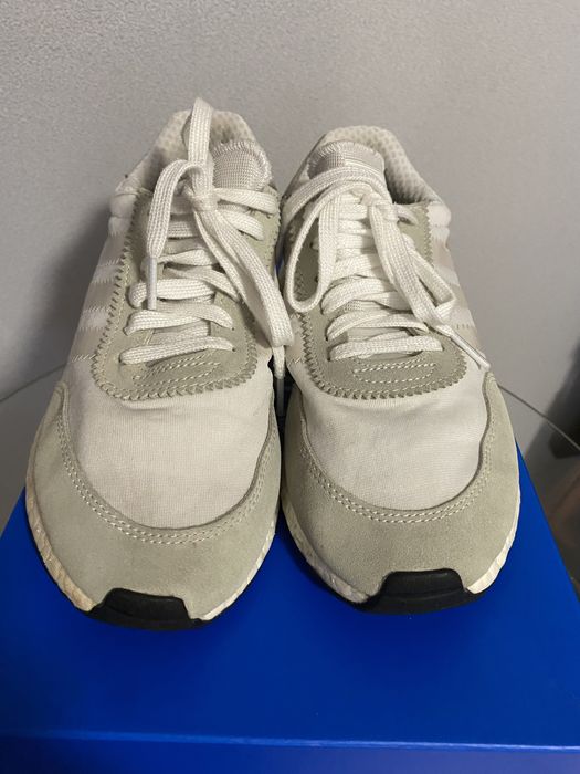 Jasnoszare sneakersy adidas iniki runner