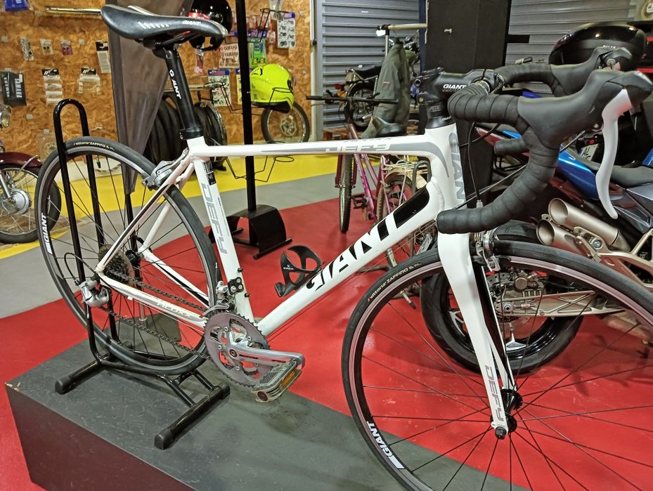 Bicicleta de estrada GIANT Defy