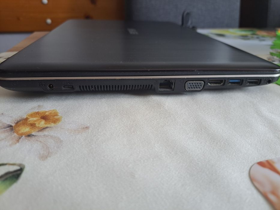 Laptop Asus R540Y, 15,6", 4GB, 240SSD, proc.AMD E1, stan idealny