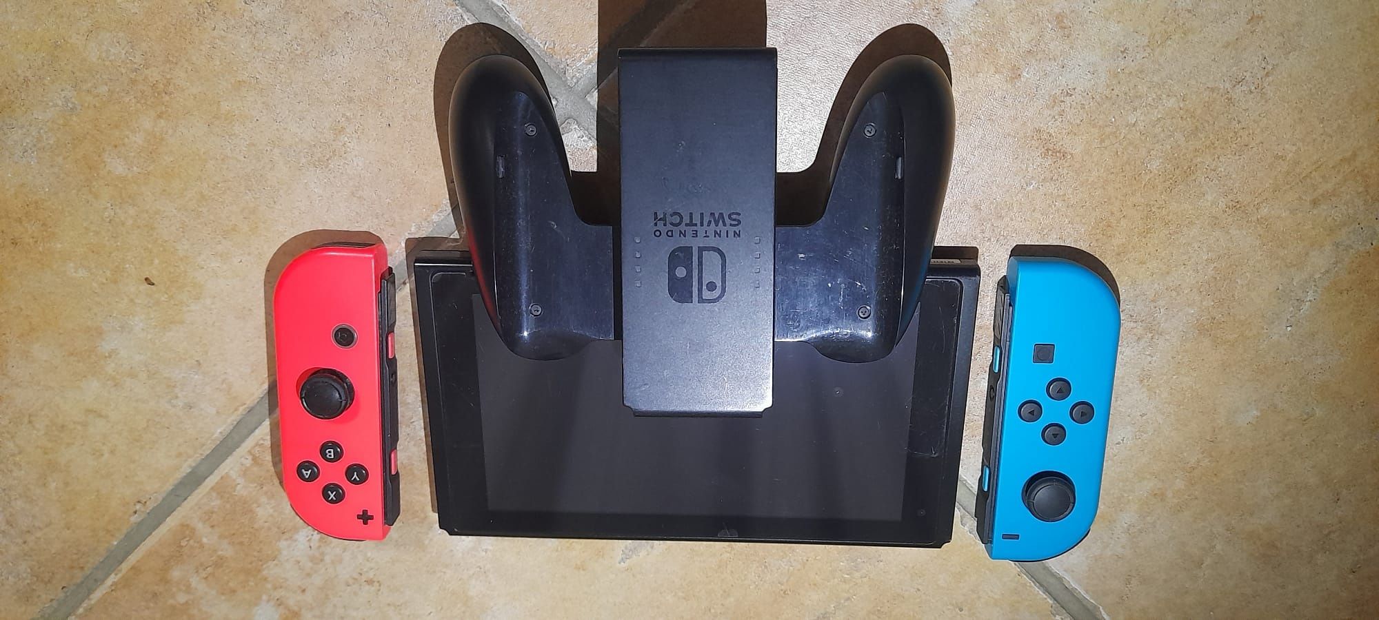 Nitendo Switch V1 + suporte comandos capa original 1 comando 3 jogos