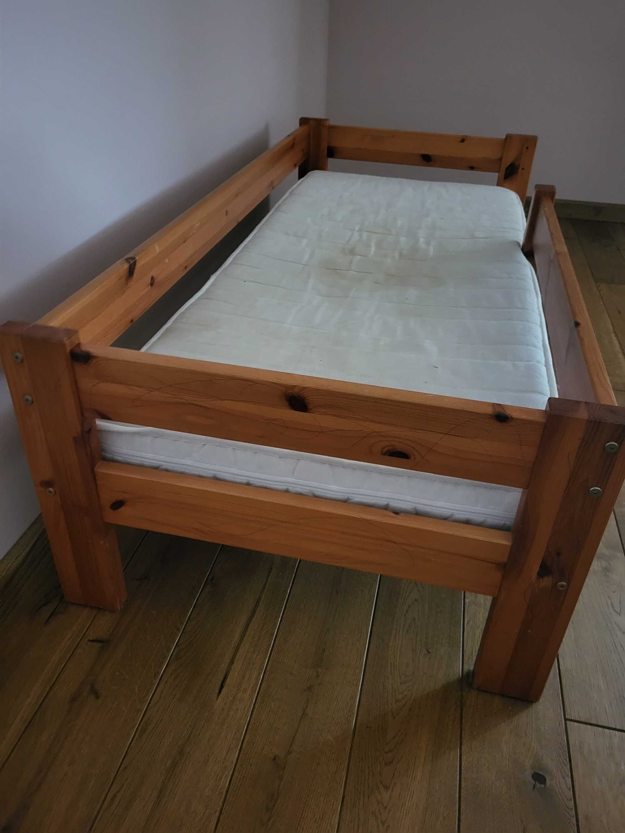 Łóżko drewniane 70x160 z materacem