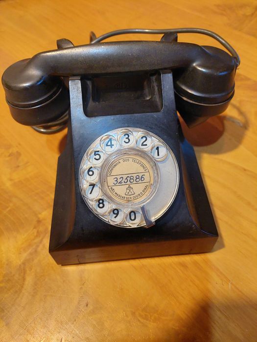 Telefone fixo de final dos anos 50 sec. 20. Baquelite preto. AEP 332