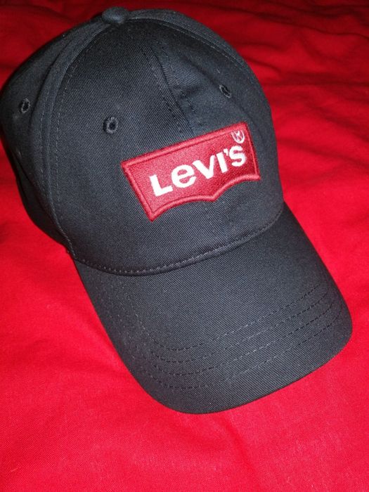 Sprzedam nową czapkę z daszkiem męska Levi's r.58