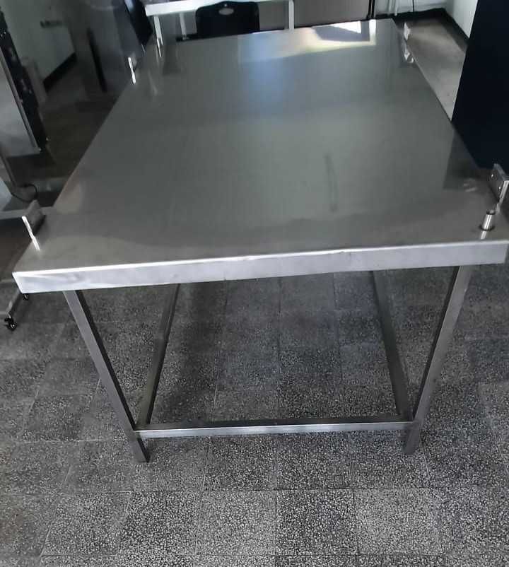 Stół roboczy ze stali nierdzewnej