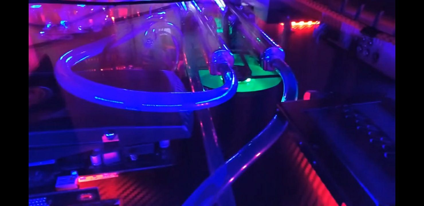 Стационарный компьютер с водяным охлождением под стеклом
