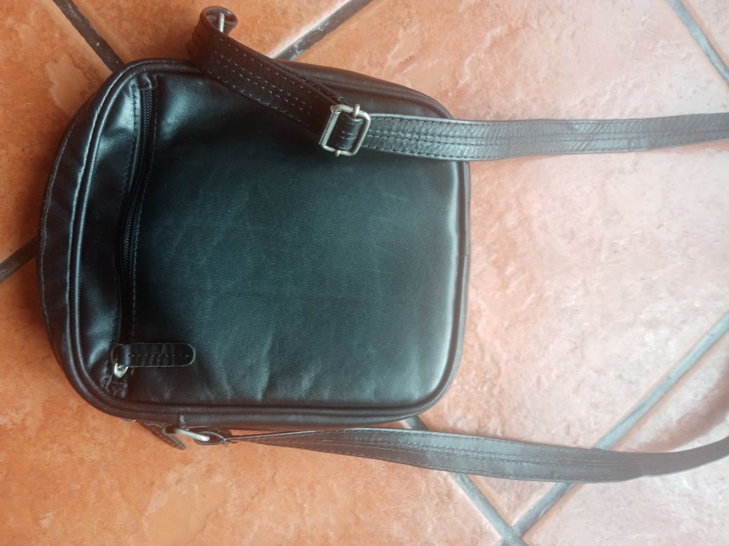 Bolsa tiracolo em pele genuína