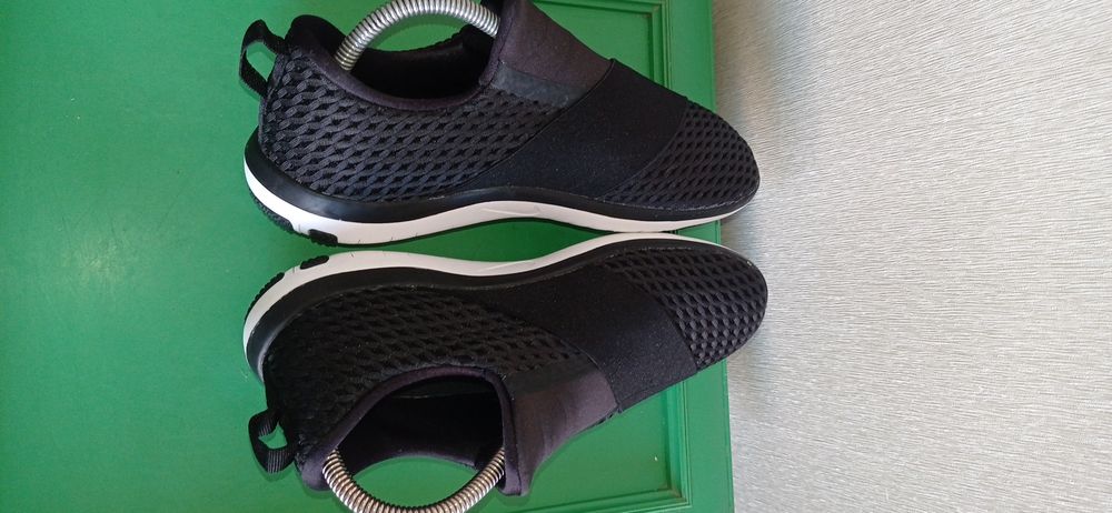 Кросівки фірми Nike 39 розміру