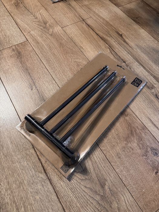 Wieszak na ręczniki do łazienki trójramienny nowy czarny