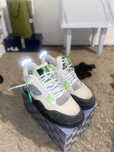 AIR Jordan 4.