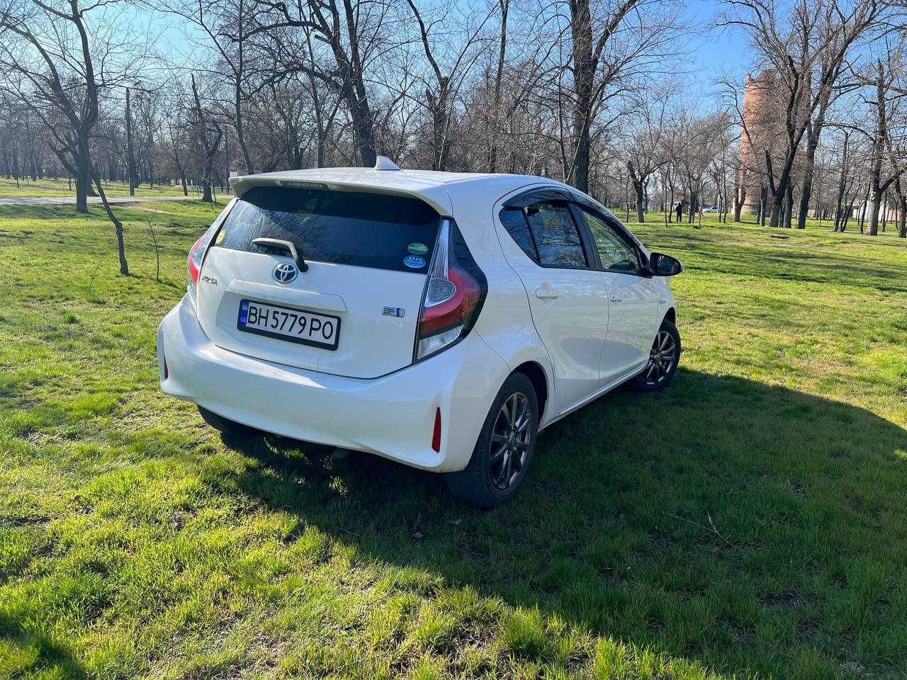 Toyota Prius-C (Aqua) Пріус 2018р гібрид автомат