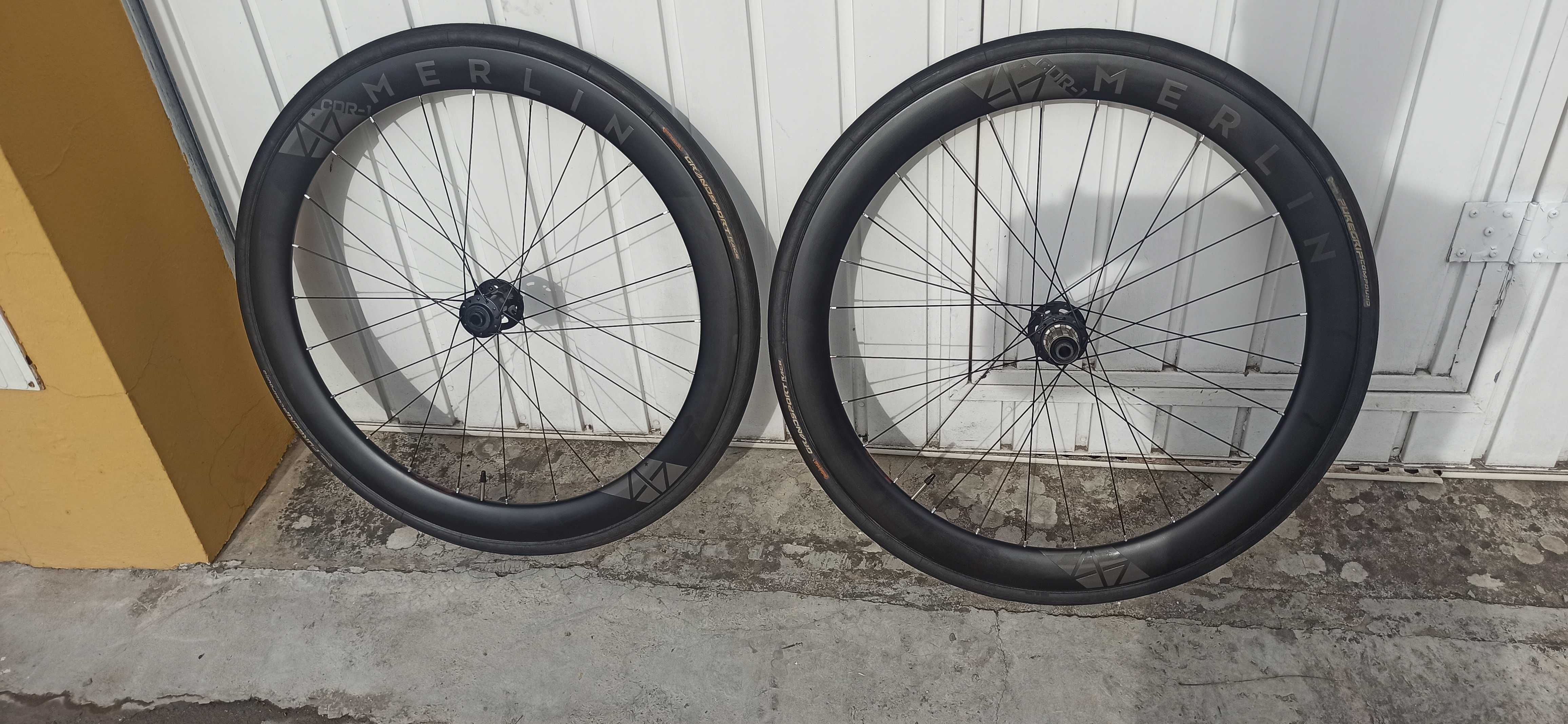 Rodas de carbono bicicleta estrada.