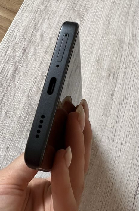 ПРОДАМ новий телефон Redmi Note 13 Pro + 5G на 256 gb