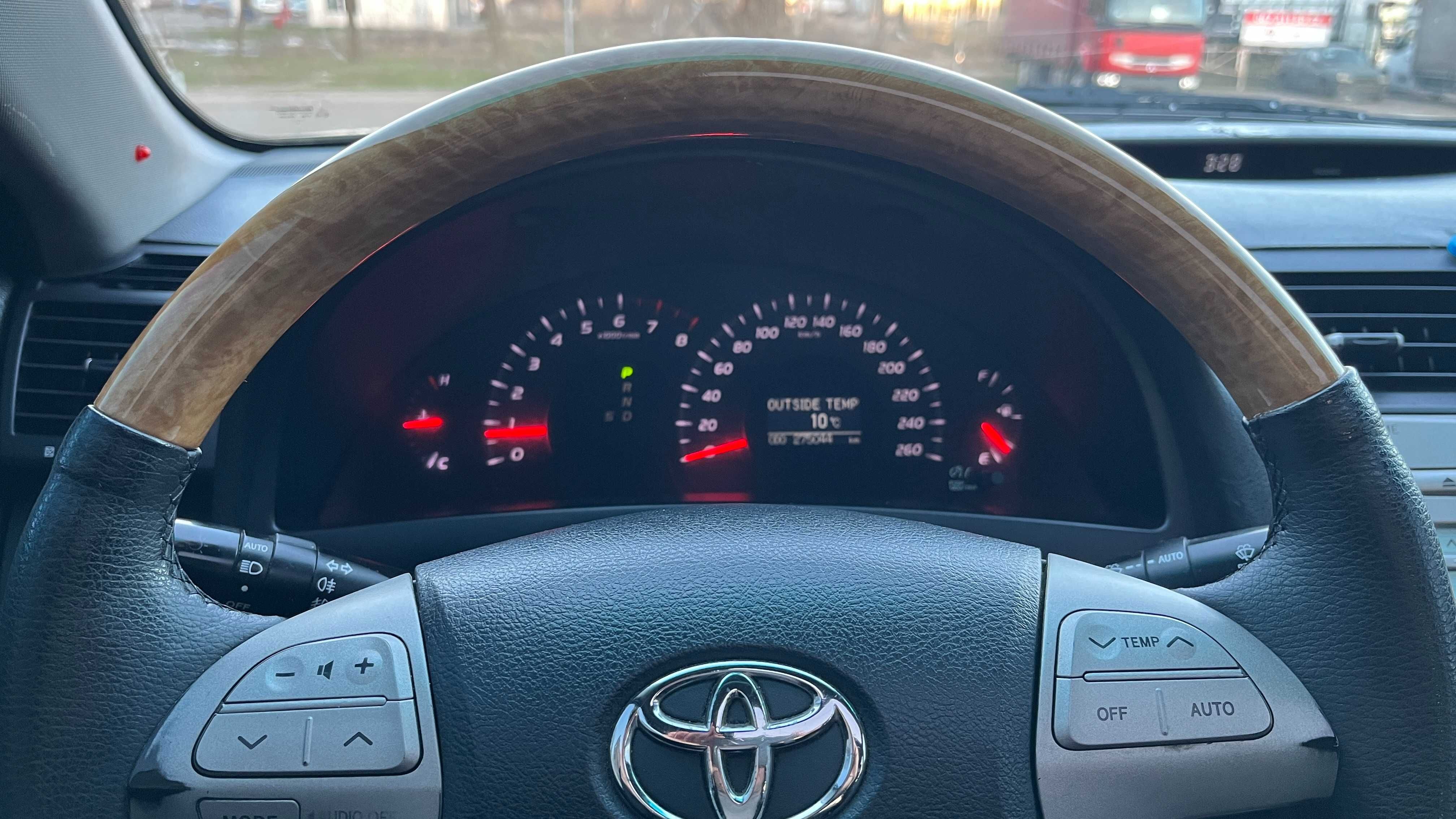 Терміново. Продам автомобіль Toyota Camry 3,5 , 2006 г.  8300 у.е.