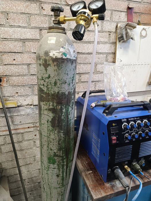 Продам аргоновий зварювальний апарат TESLA 256,в гарному стані.
В комп