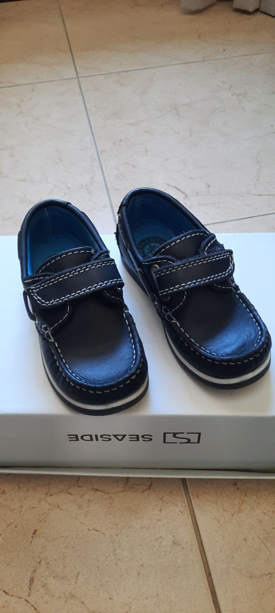 Sapatos azuis pablosky para menino tamanho 25