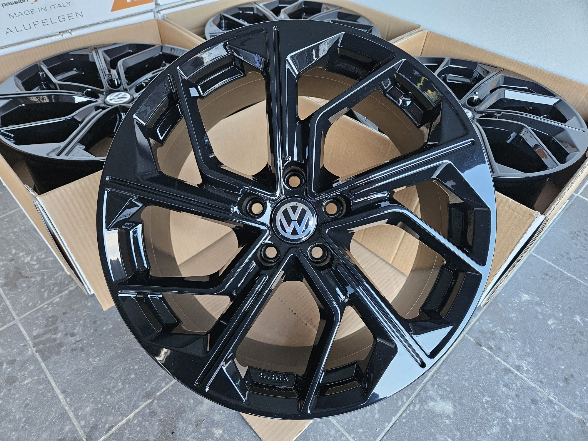 VW 18 " Nowe 5x112 Passat B7 B8 Alltrack Arteon Scirocco Felgi Czarne