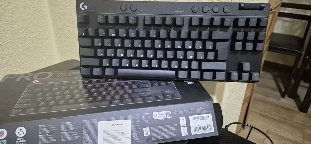 Клавіатура залита колою