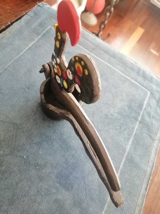 Quebra nozes português antigo em ferro