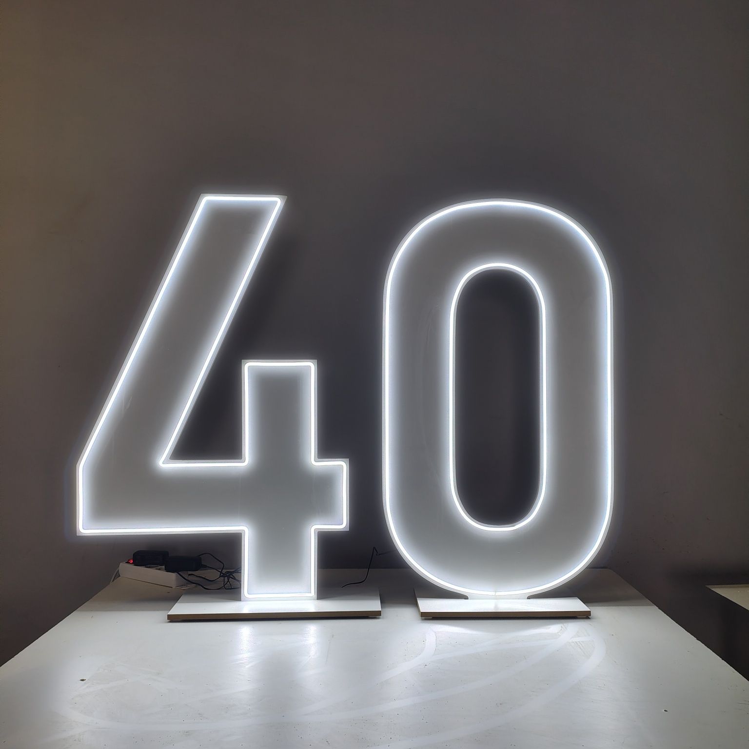 Cyfry  podświetlane 0,1,2,3,4,5,6,7,8,9 neon LED