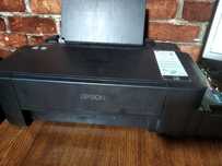 Принтер Epson l120. Без картриджів, просто долий чорнило. Гарно працює
