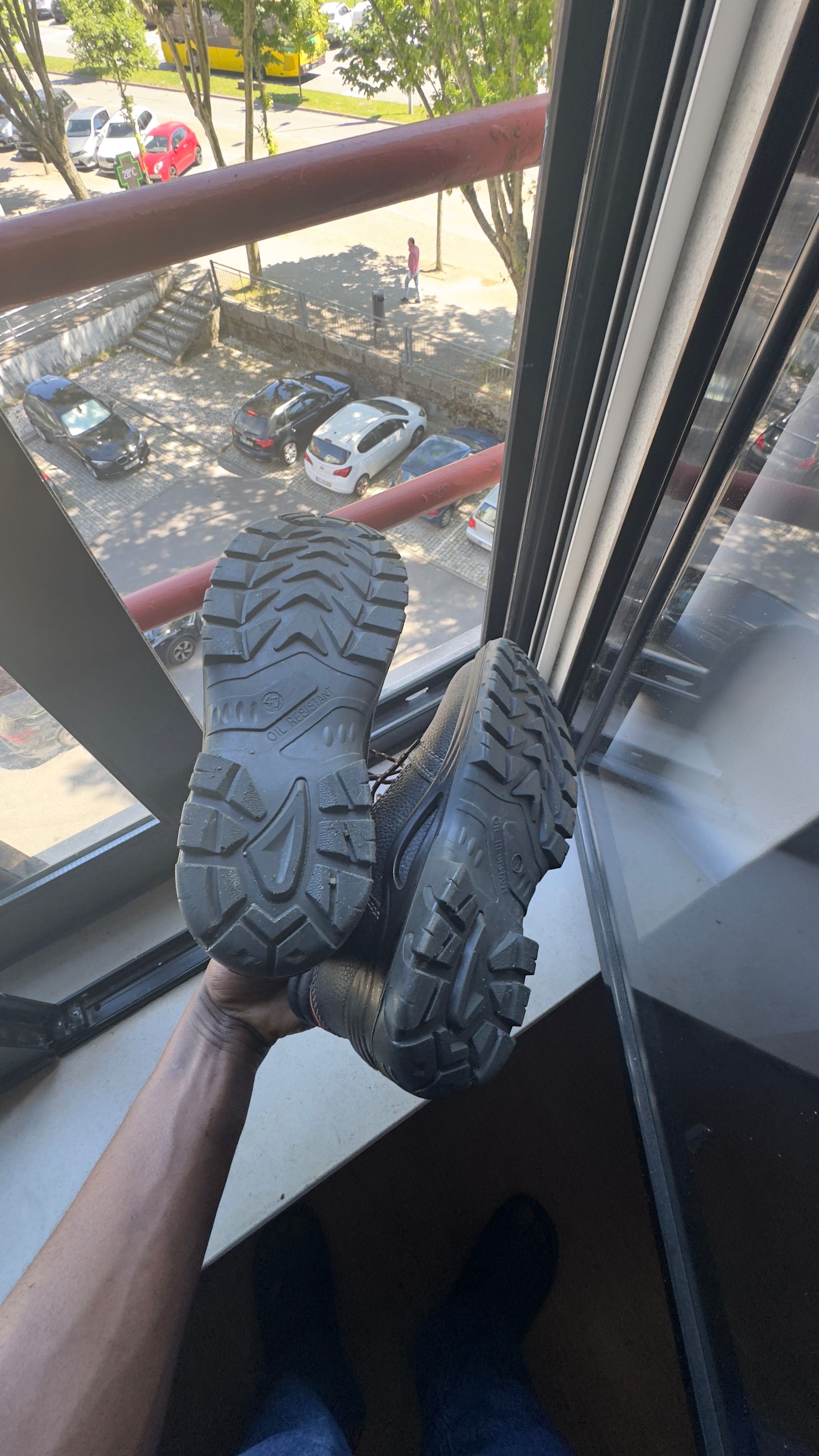 Vendo bota para obras número 41 nova marca kapriol