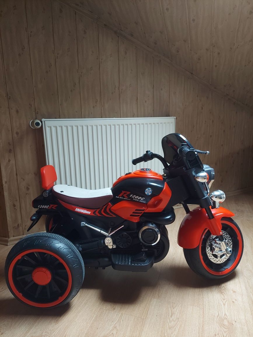 Motor na akumulator