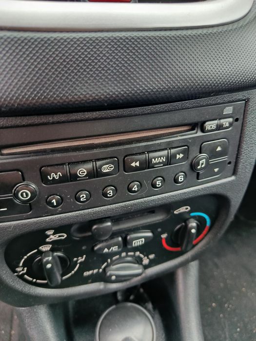 Peugeot 206 versão especial +