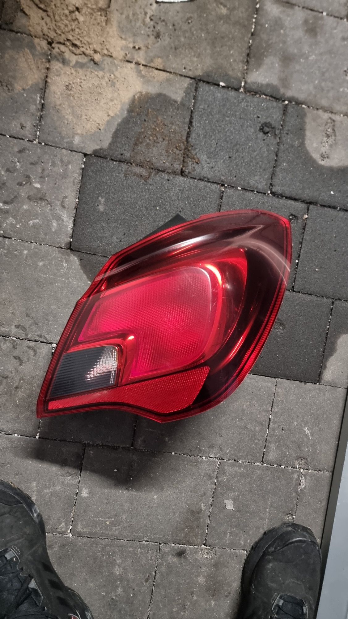 Opel corsa e lampa tyl prawa