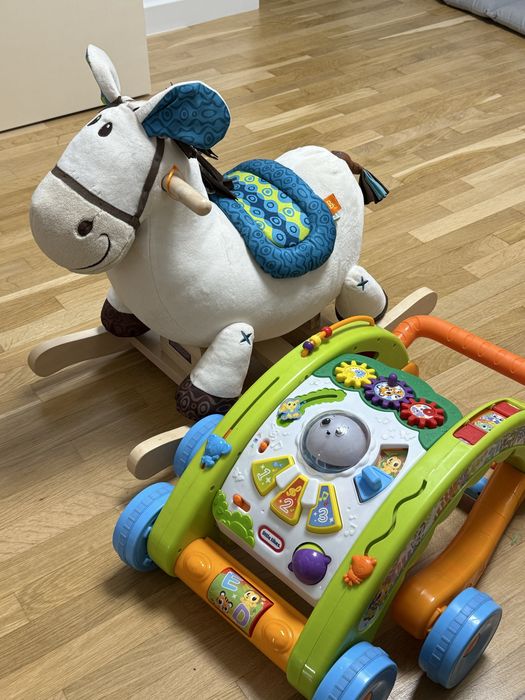 Ходулі і коник-гойдалка