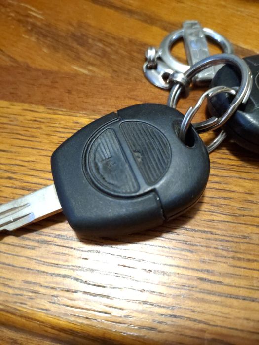 2 kluczyk (-i) do Nissan Primera P11 2001r. oryginał