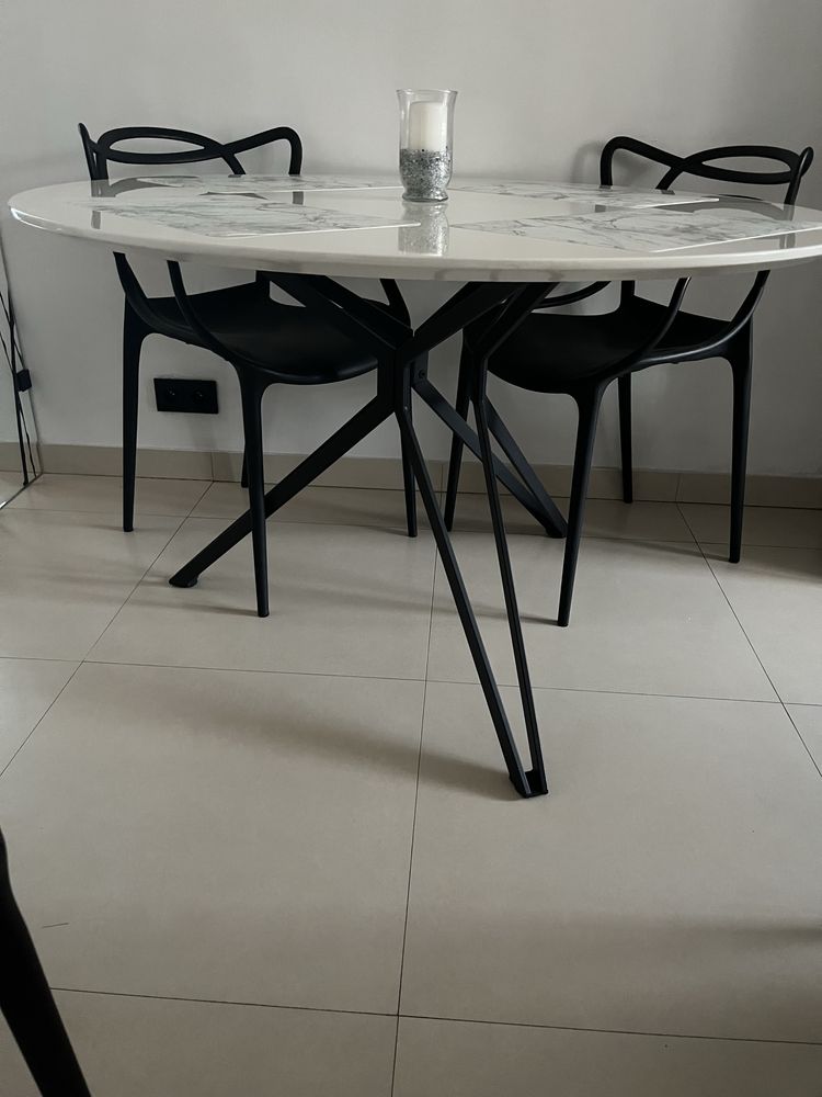 Biały , okragły stół + 4 czarne krzesła