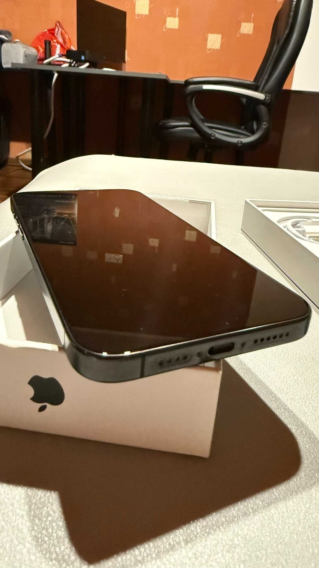iPhone 15 Pro Max Black Titanium 256Gb, полный комплект, SIM+ESIM