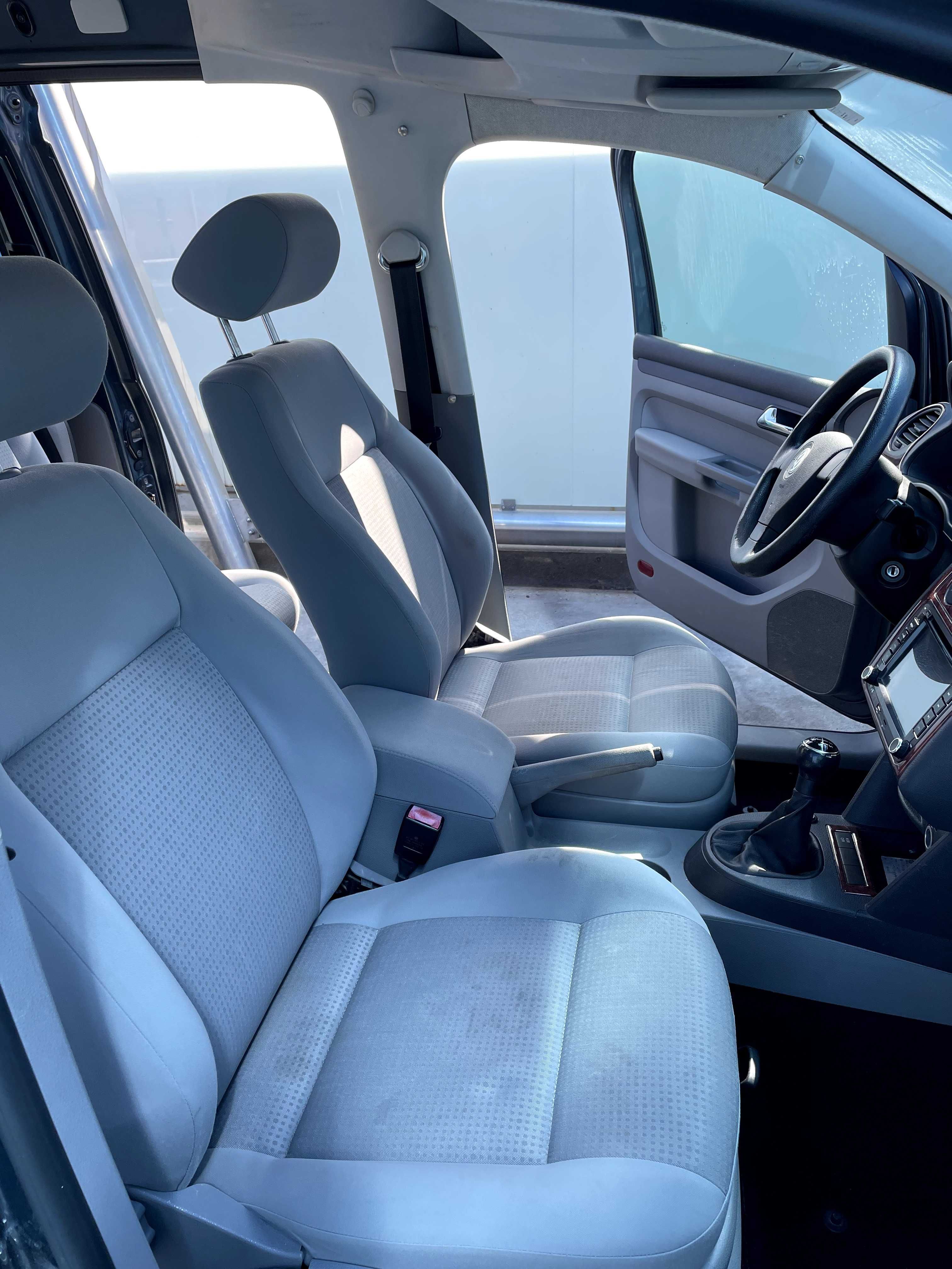 À VENDA: Volkswagen Caddy Mini Camper (2010)