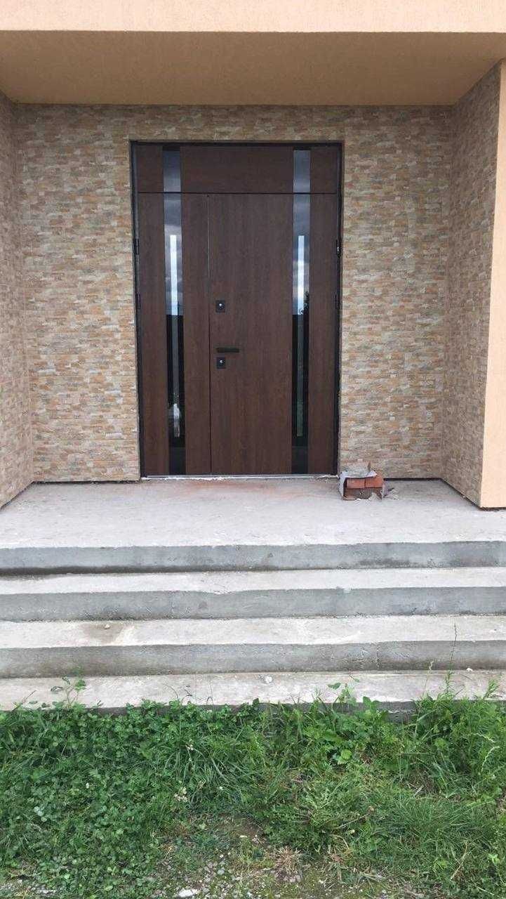 Двери входный для дома