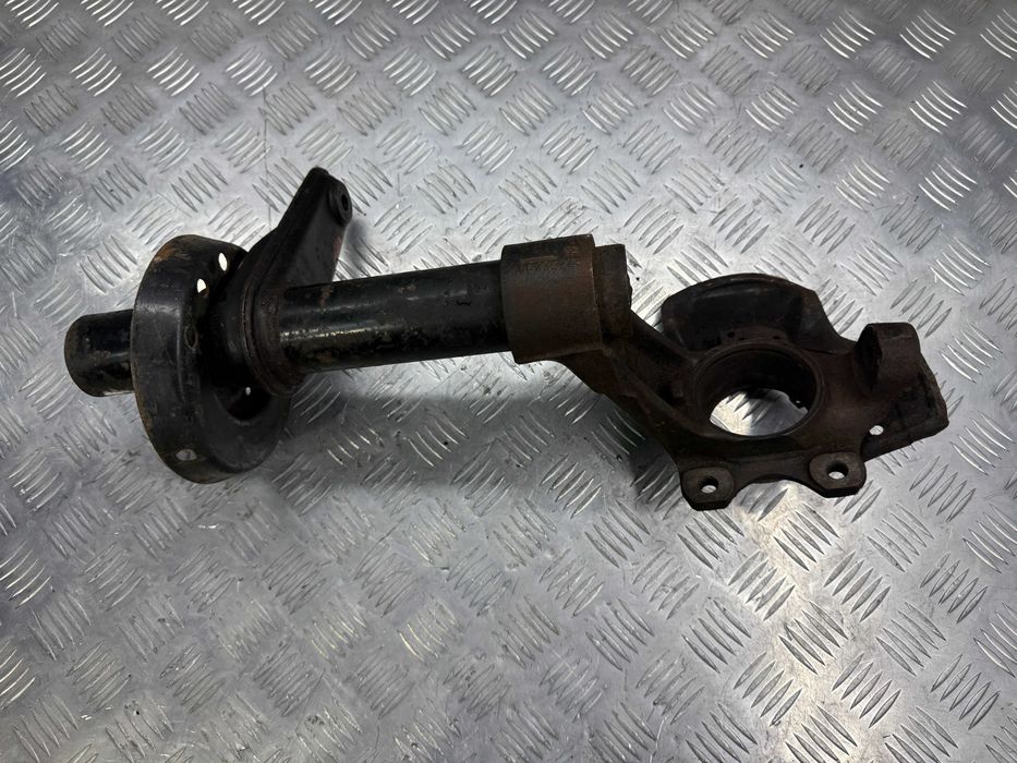 Цапфа передняя правая кулак поворотный Opel Vectra A 90334224
