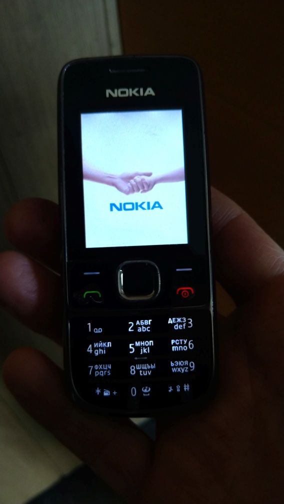 Телефон Nokia 2700.