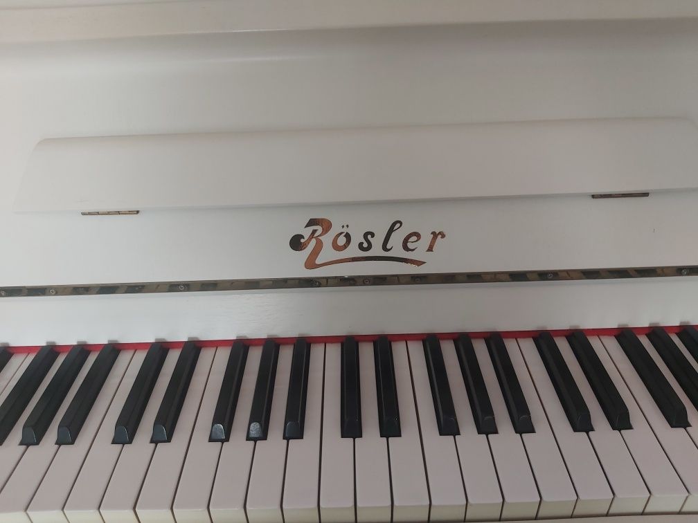 Pianino białe rosler