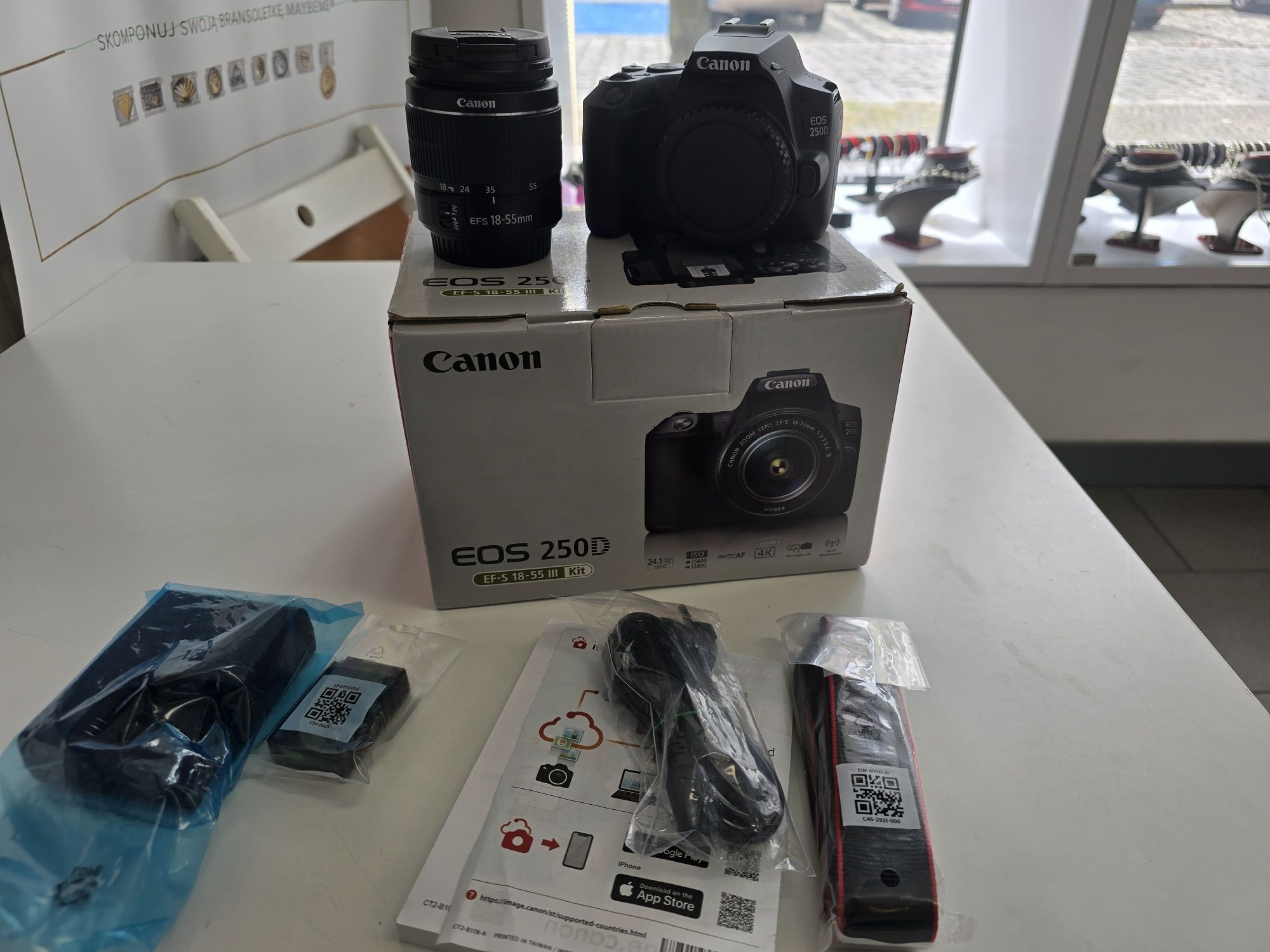 Canon Eos 250D obiektyw 18-55 III Nowy
