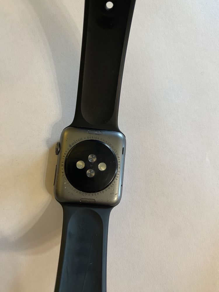 Продам Apple Watch s1 оригинал на запчасти
